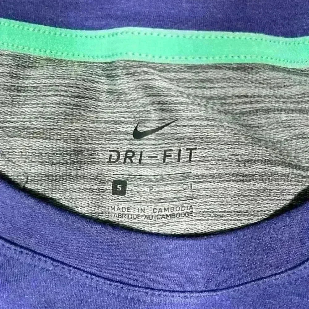 NIKE Dri-Fit Purple Long Sleeve Asymmetrical Split Hem Crop Sweatshirt Women S - Picture 4 of 9